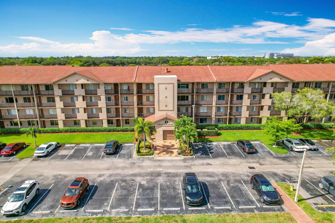 SUFFOLK AT CENTURY VILLAGE - Residential