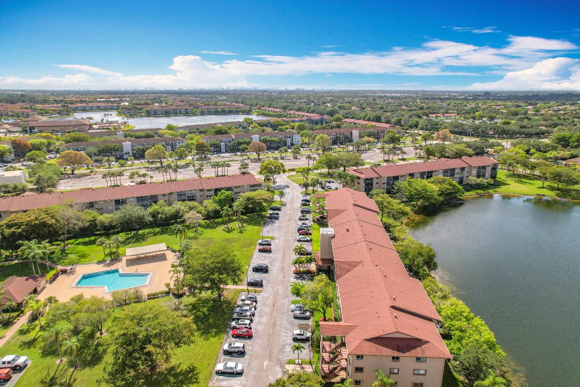 SUFFOLK AT CENTURY VILLAGE - Residential