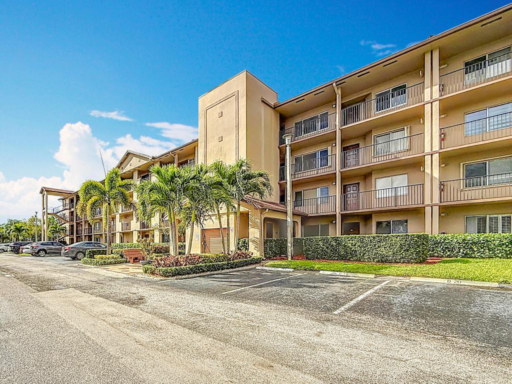 SUFFOLK AT CENTURY VILLAGE - Residential