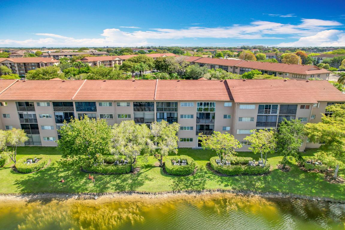 SUFFOLK AT CENTURY VILLAGE - Residential