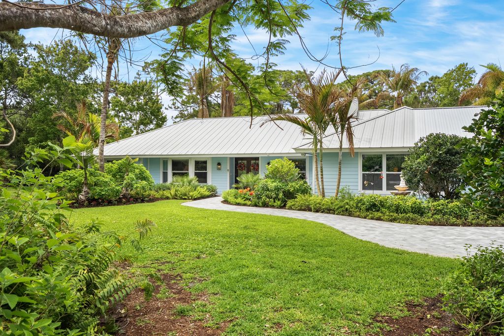 Photo of 19785 Castlewood Drive, Jupiter, FL 33458 (MLS # B26016447)