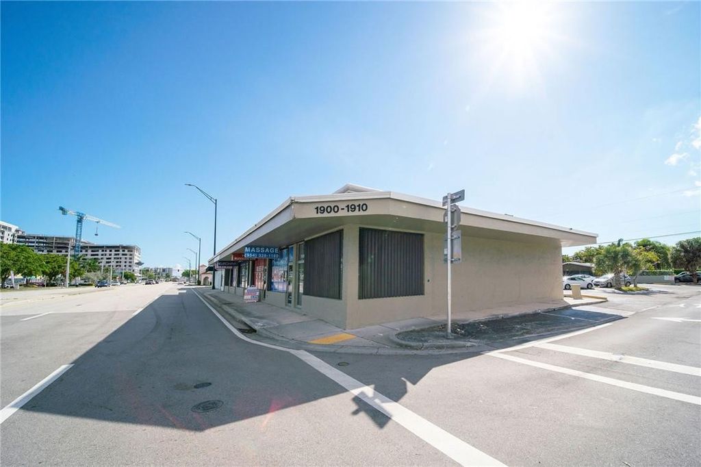 Photo of 1900 E Oakland Park Boulevard, Fort Lauderdale, FL 33306 (MLS # B26019616)