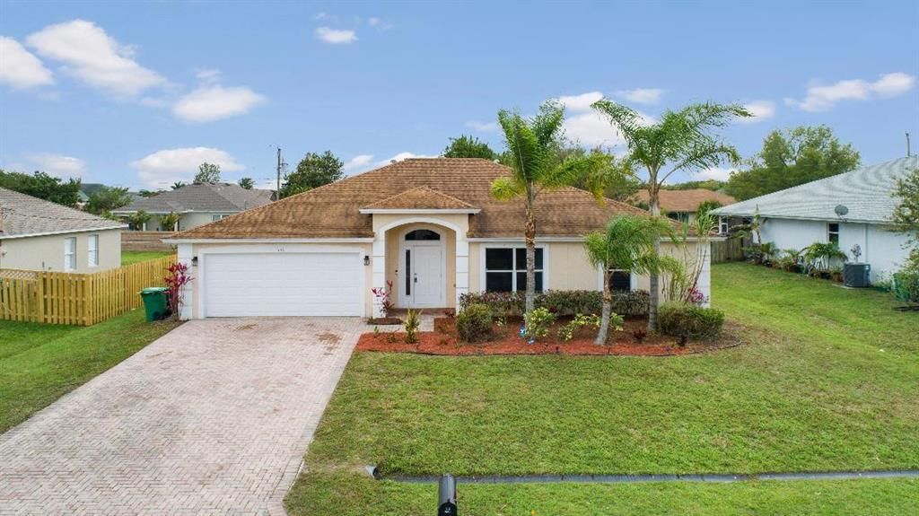 Photo of 538 SW Baoy Avenue Ave, Port St Lucie, FL 34953 (MLS # R10698371)