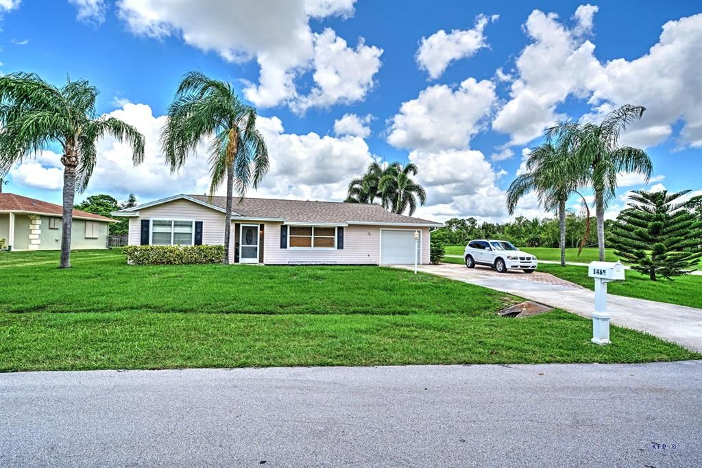 Photo of 1465 SE Cambridge Drive, Port Saint Lucie, FL 34952 (MLS # R10727129)