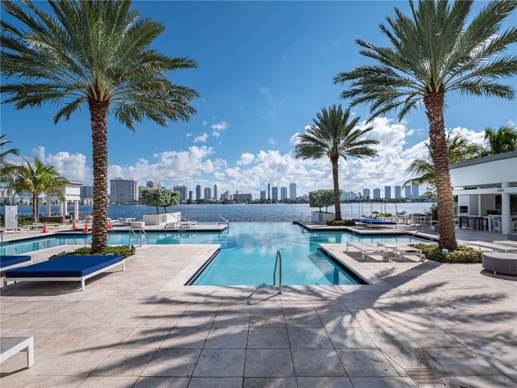 17111 Biscayne Blvd 2105 + 2 BOAT SLIPS