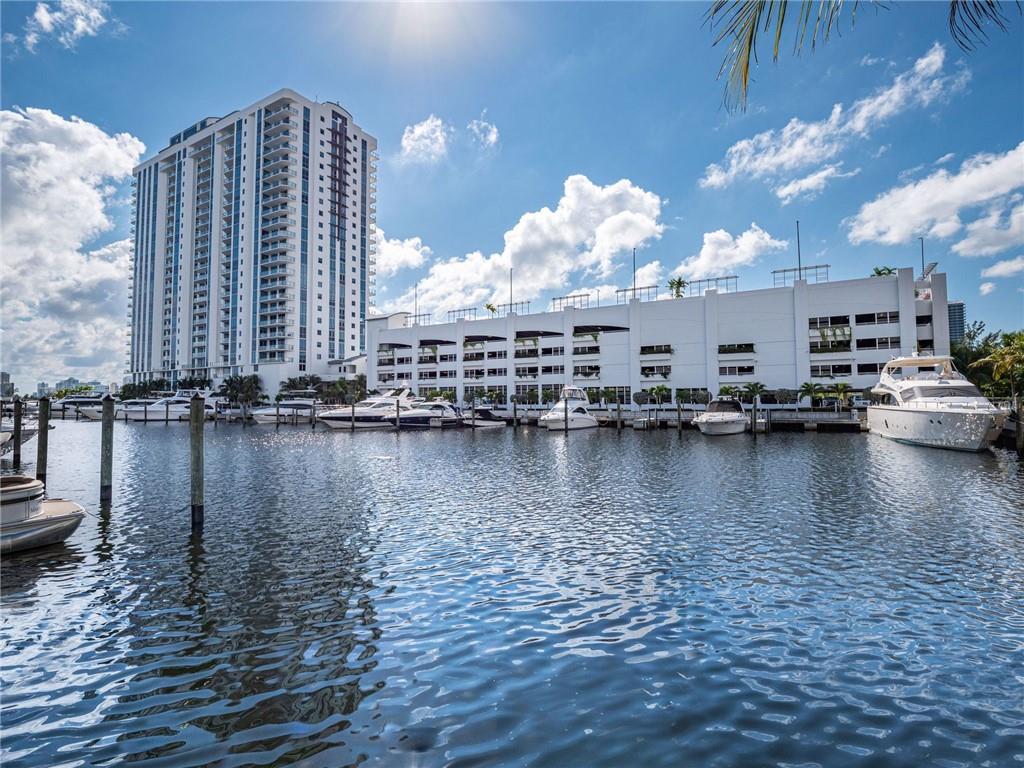 17111 Biscayne Blvd 2105 + 2 BOAT SLIPS