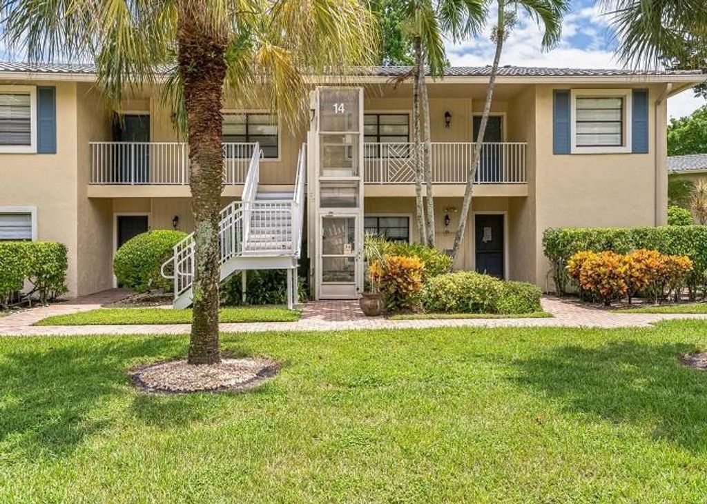 Photo of 14 Westgate Lane #G, Boynton Beach, FL 33436 (MLS # F10444944)