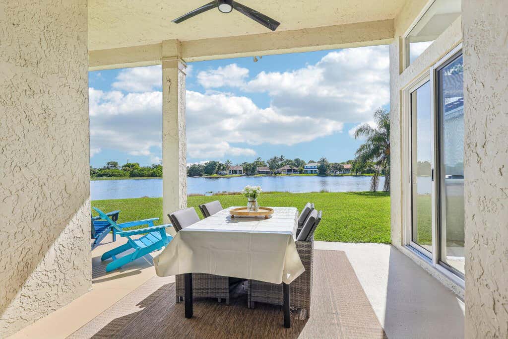 Photo of 762 Heritage Drive, Weston, FL 33326 (MLS # B26065087)