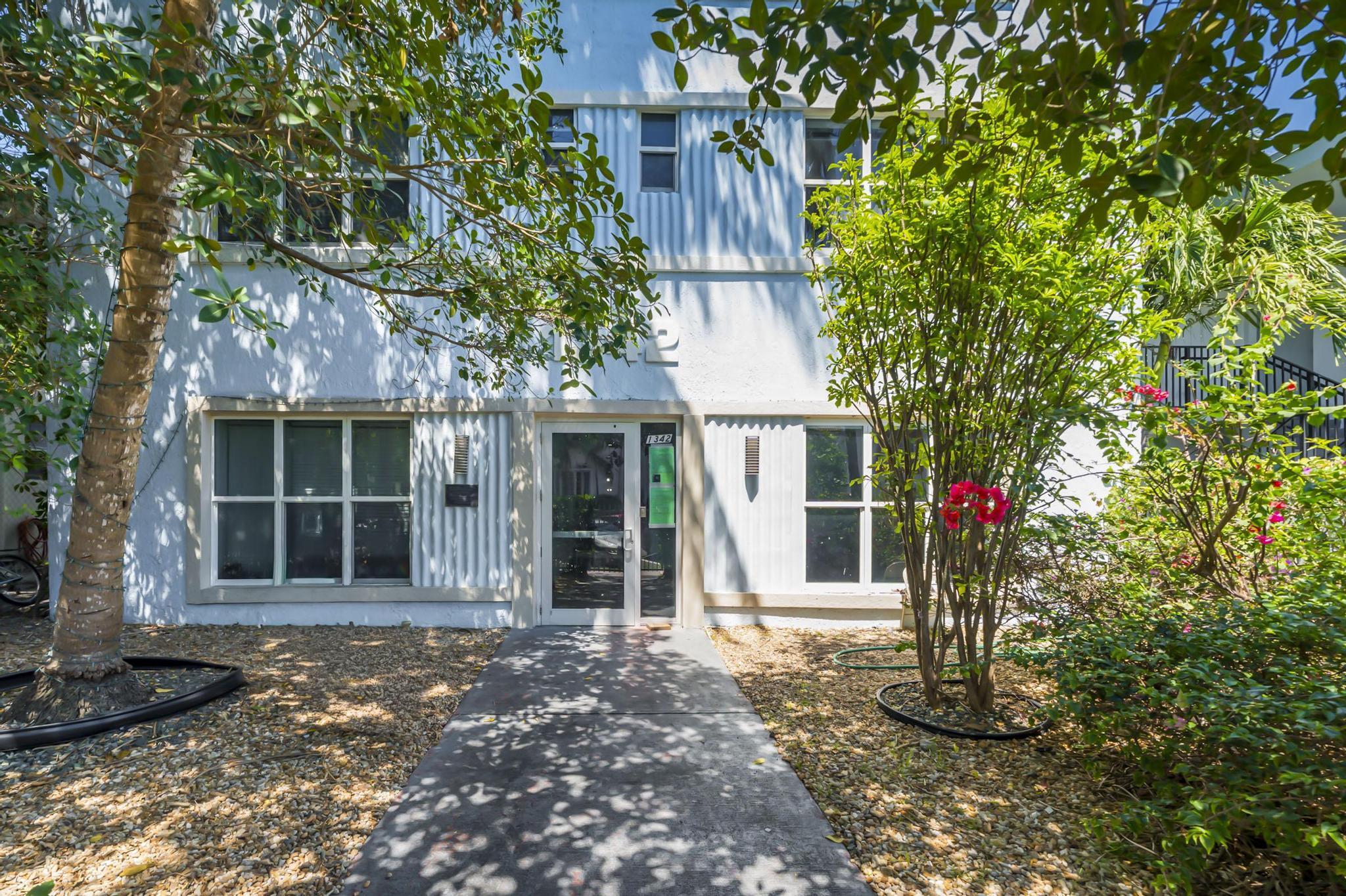 1342 Drexel Avenue 206