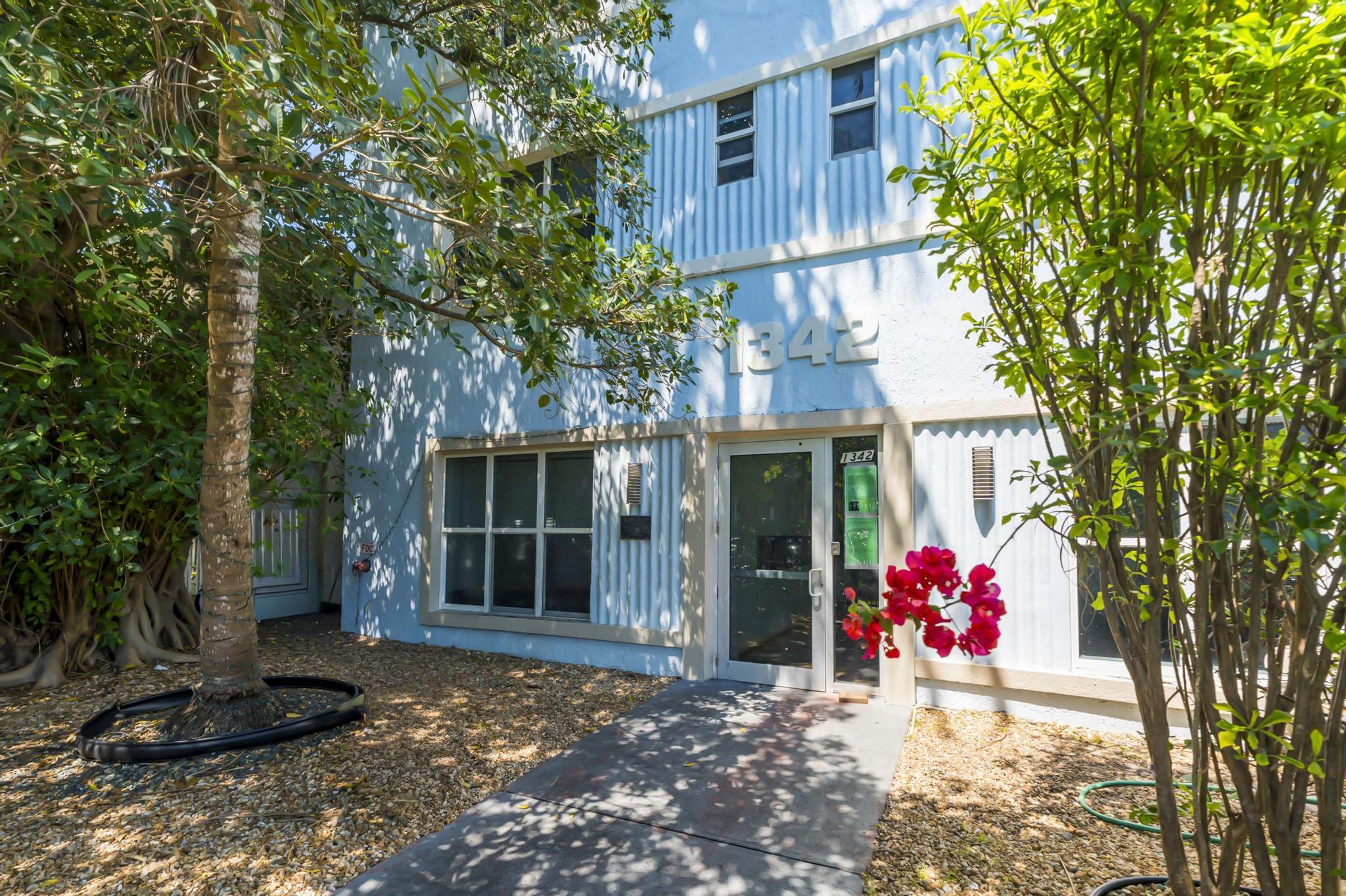 1342 Drexel Avenue 206