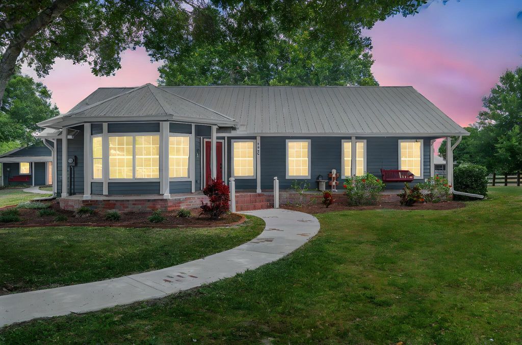 Photo of 9860 Orange Avenue, Fort Pierce, FL 34945 (MLS # R11084617)