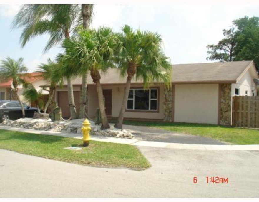 FANTAAAASTIQUE!! R-O-O-O-M-Y 3/2 w/ fam room.  Great for resisdent or inve$tor (already has a great paying, reliable tenant family in place that asks for nothing!!). B-I-G yard w/Mango tree, good area for families, schools, shopping, commuting, ...access  to real life.  Yes - it needs a LITTLE work...but only a lttle - mostly deck in yard - BUT -- it's over 2000 SQFT, on a CORNER LARGE lot, in a GOOD neighborhood -- THIS WON'T LAST - DON'T MISS IT!!