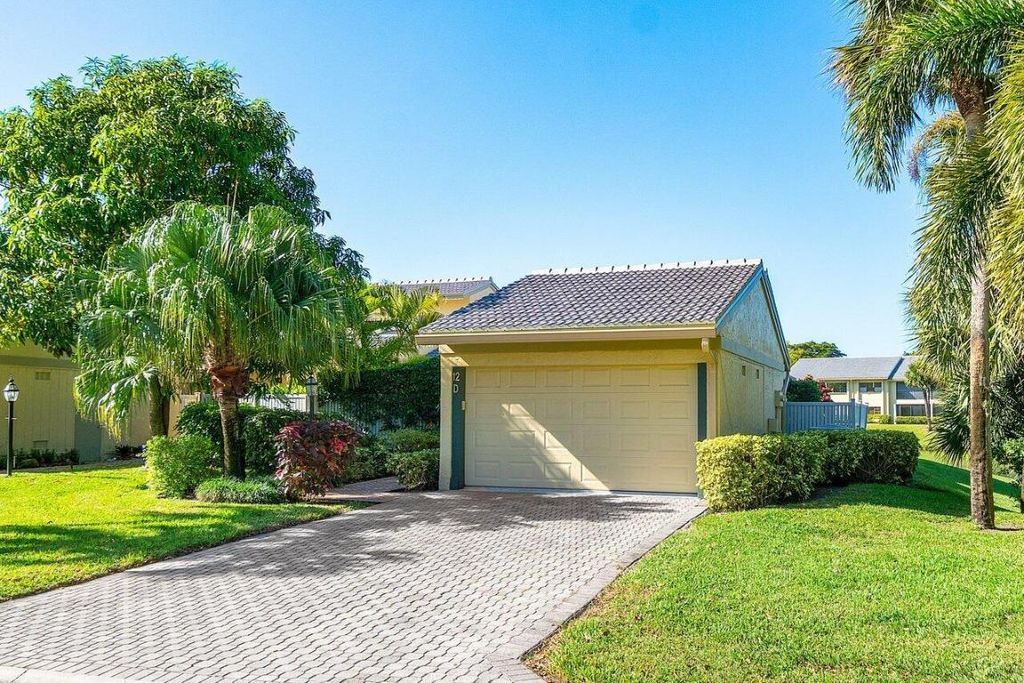 Photo of 12 Eastgate Drive #D, Boynton Beach, FL 33436 (MLS # R11116365)