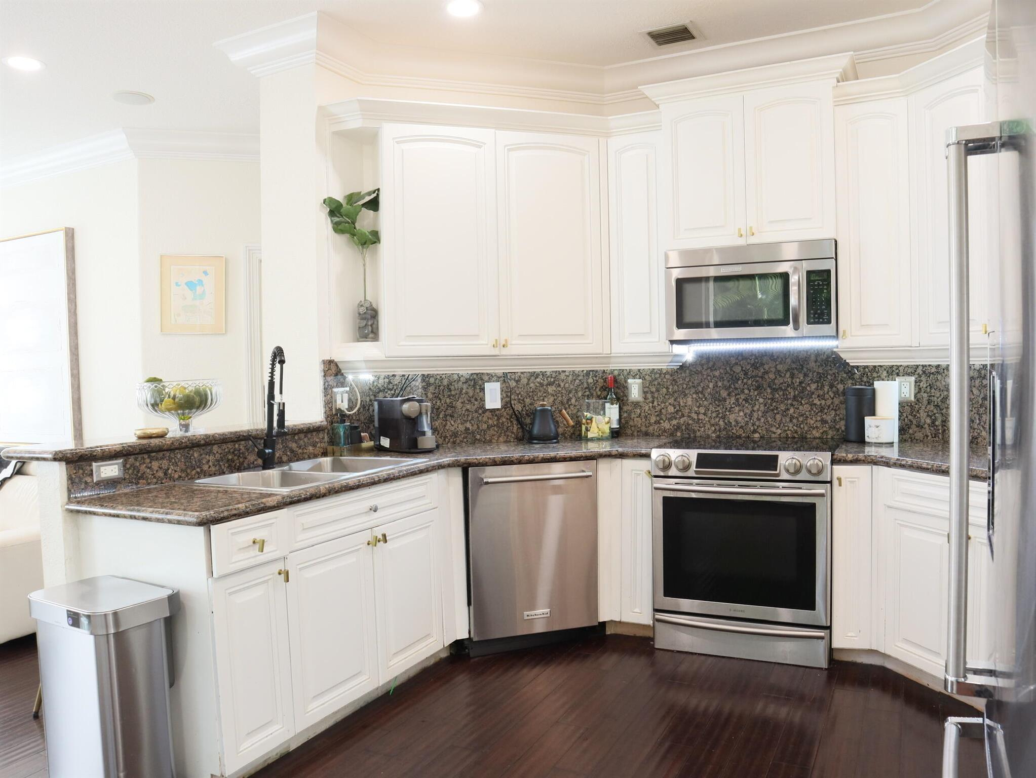 9792 Vineyard Court