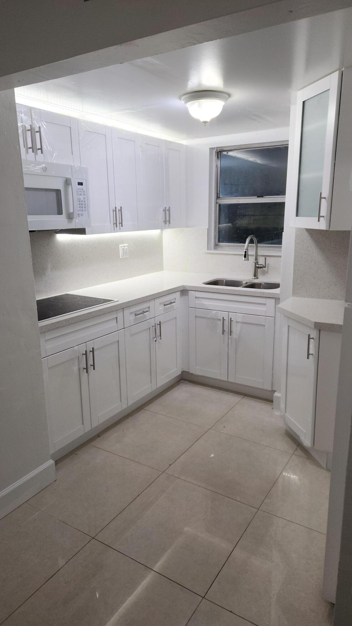 210 Fontainebleau Boulevard 311