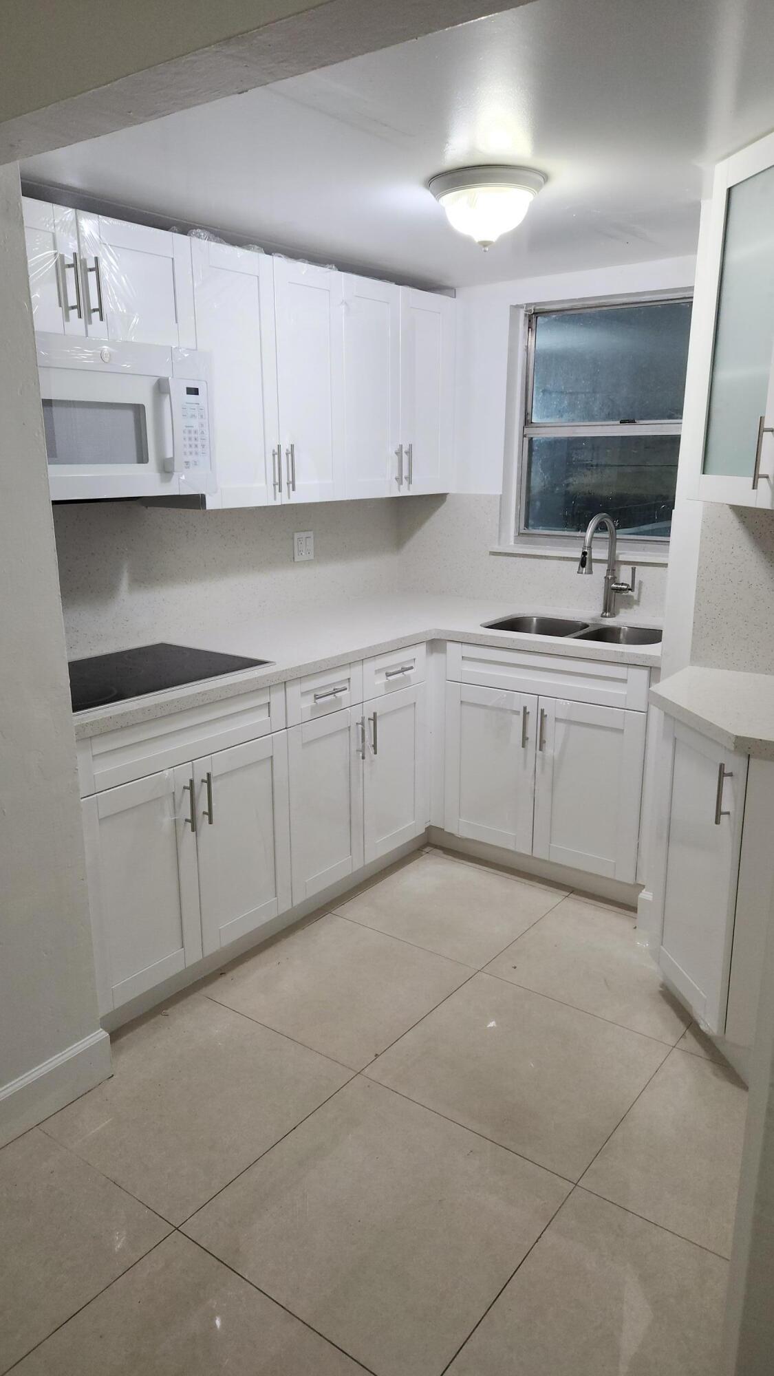 210 Fontainebleau Boulevard 311