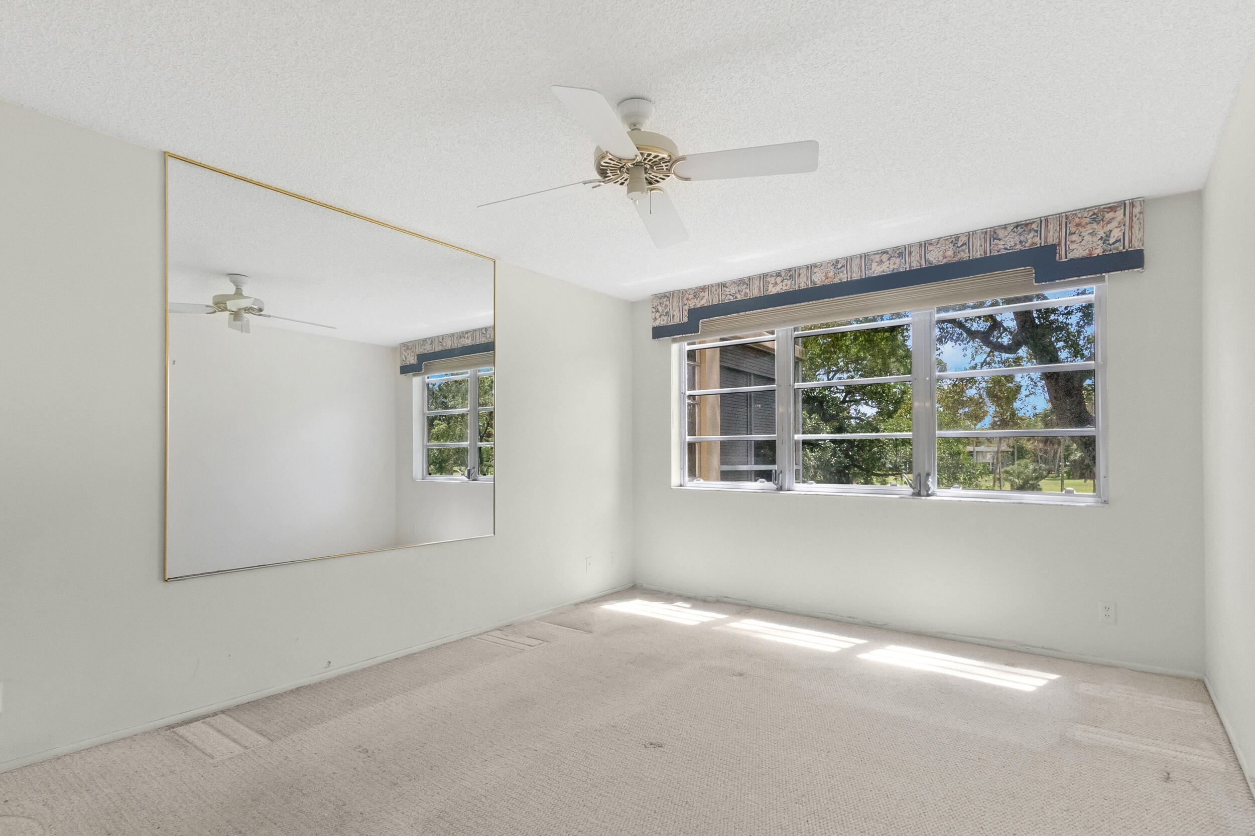 NO 123 PALM-AIRE COUNTRY CLUB - Residential