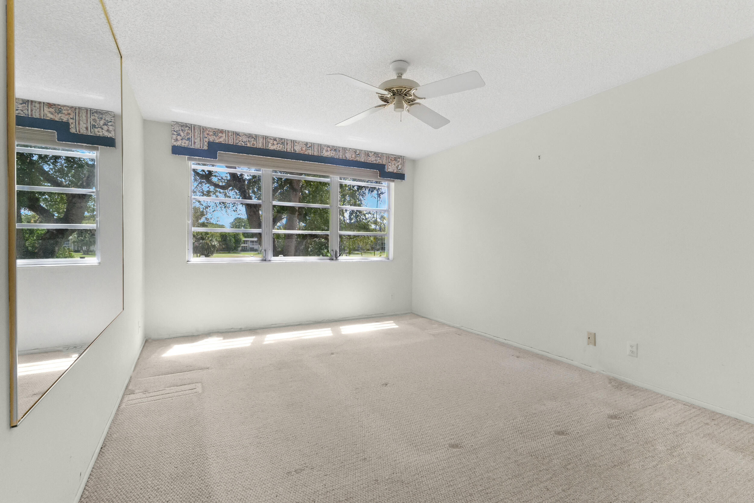 NO 123 PALM-AIRE COUNTRY CLUB - Residential