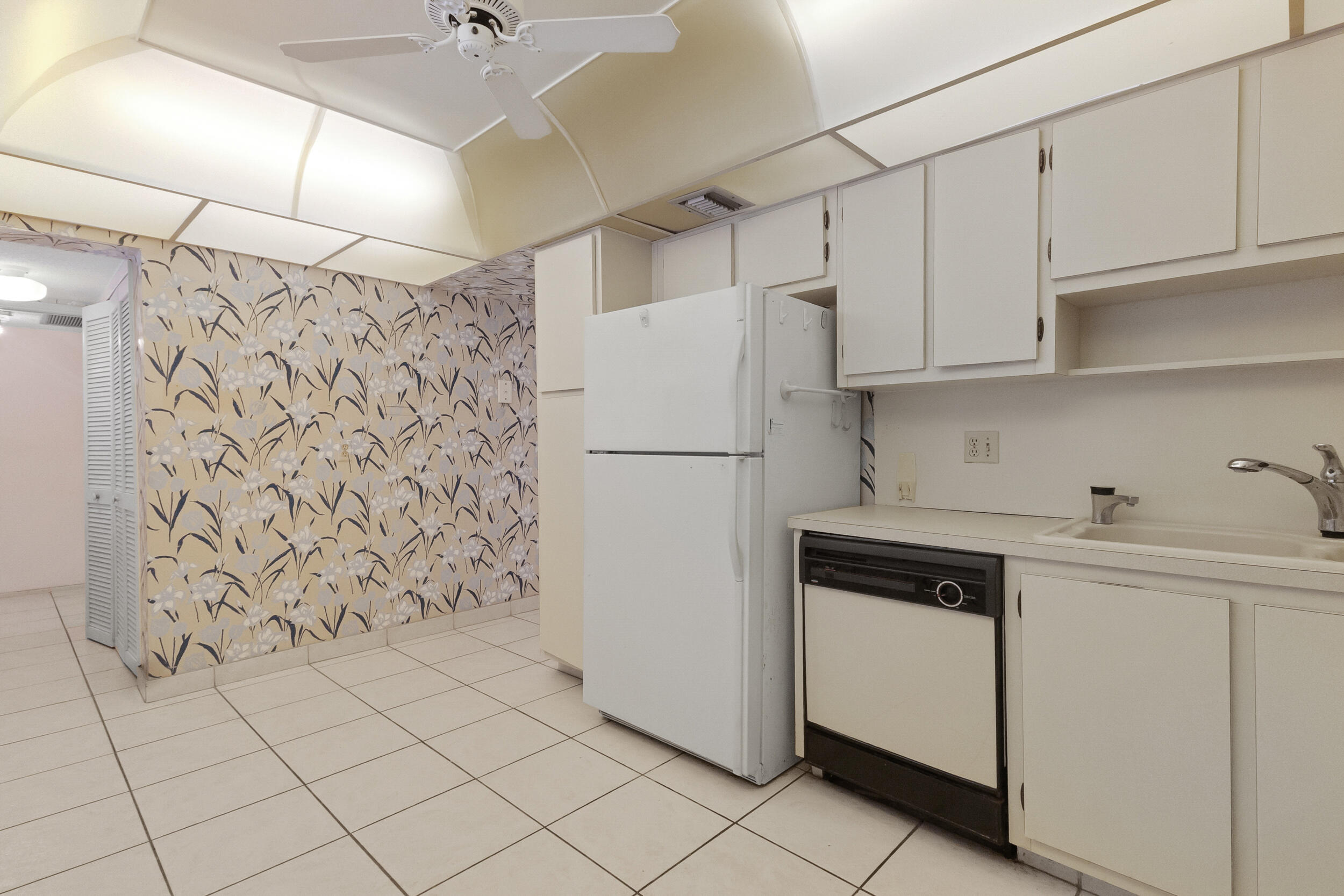 NO 123 PALM-AIRE COUNTRY CLUB - Residential