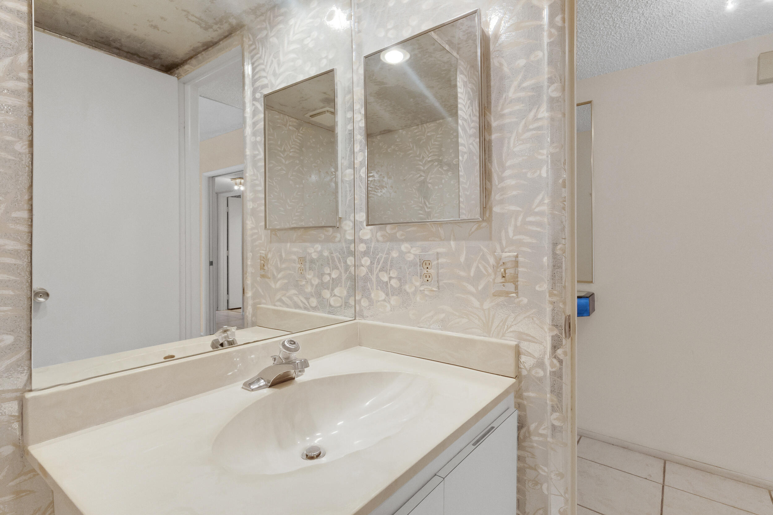 NO 123 PALM-AIRE COUNTRY CLUB - Residential