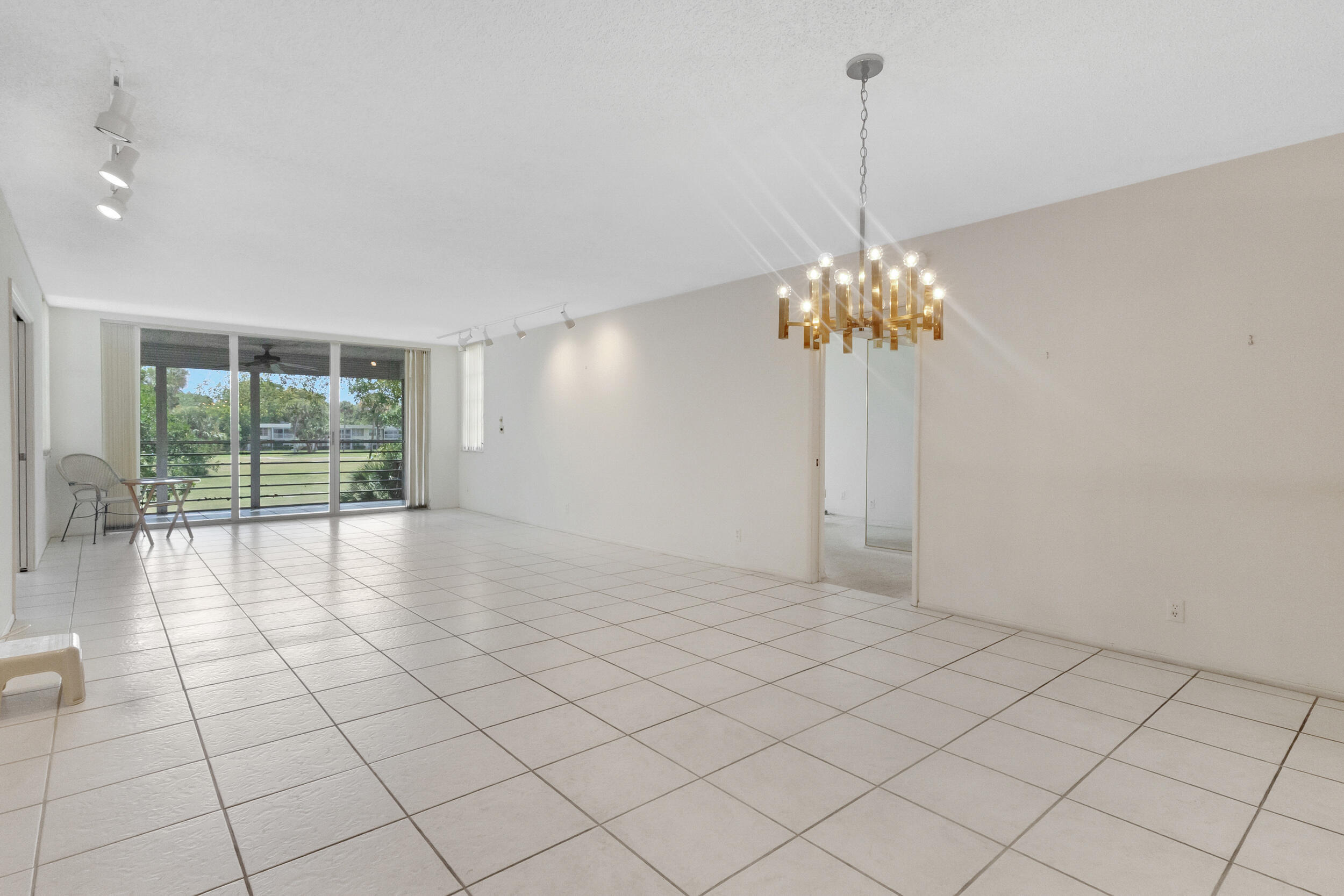 NO 123 PALM-AIRE COUNTRY CLUB - Residential