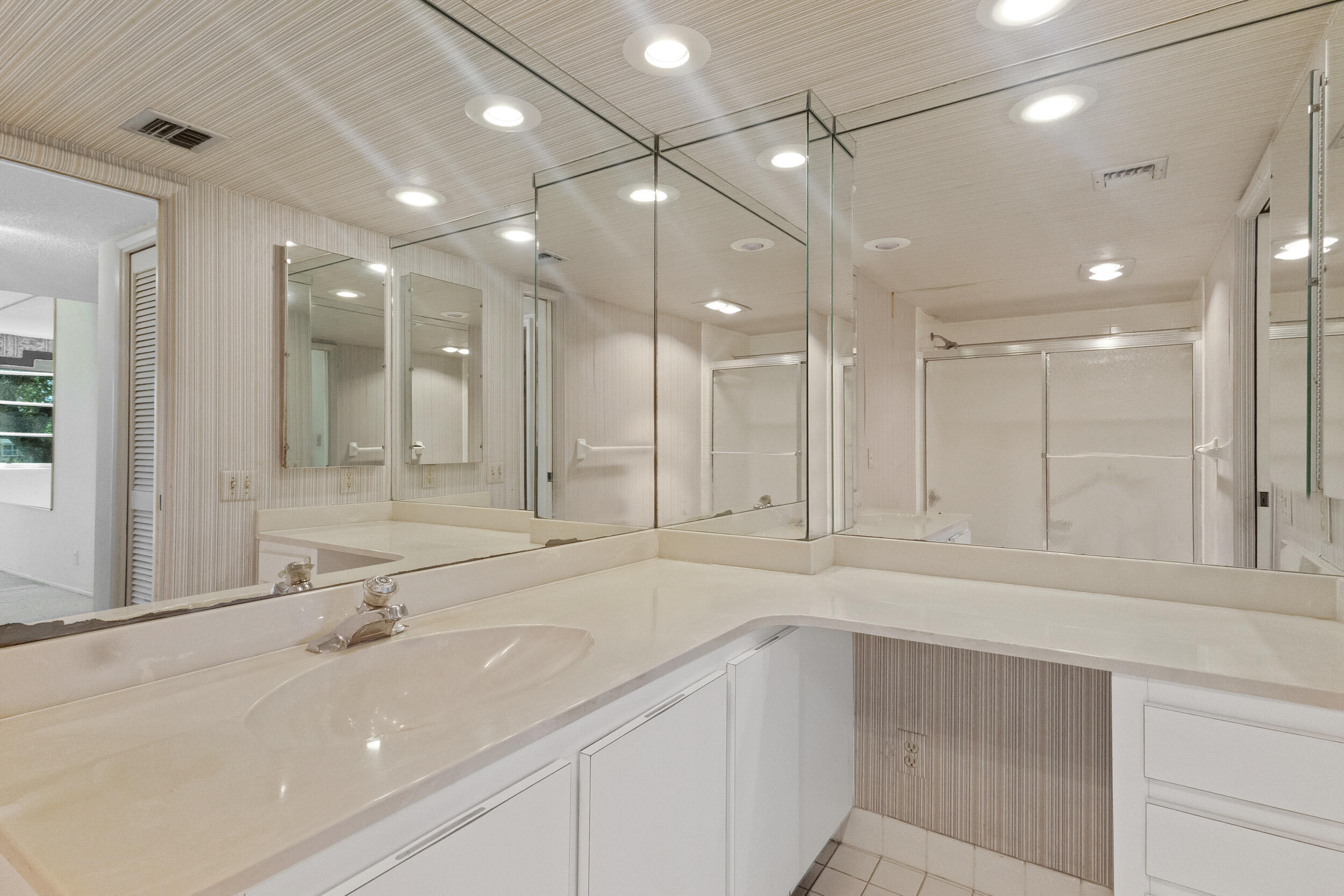 NO 123 PALM-AIRE COUNTRY CLUB - Residential