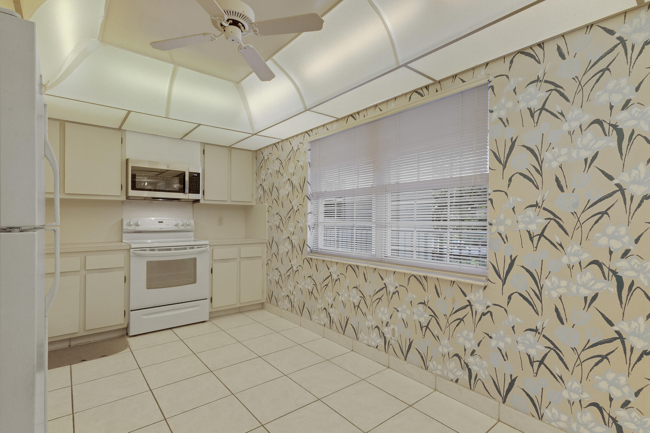 NO 123 PALM-AIRE COUNTRY CLUB - Residential
