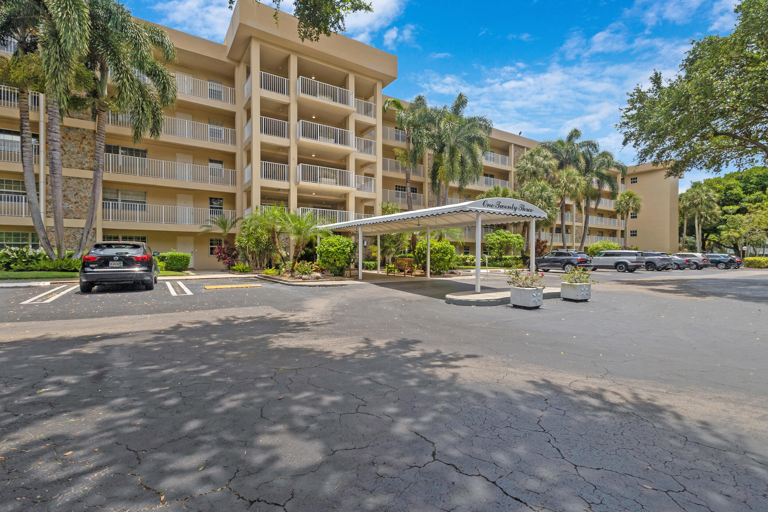 NO 123 PALM-AIRE COUNTRY CLUB - Residential