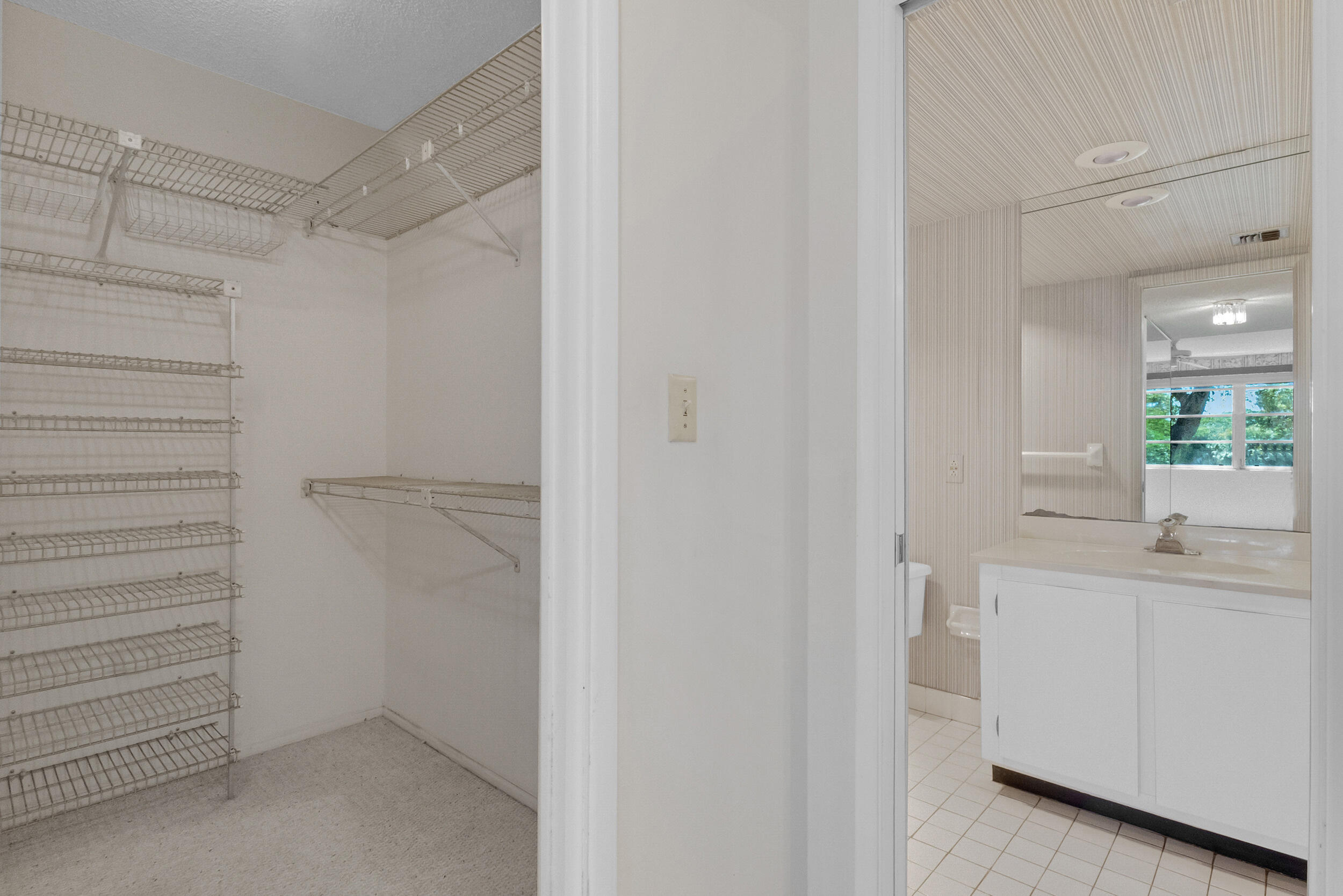 NO 123 PALM-AIRE COUNTRY CLUB - Residential
