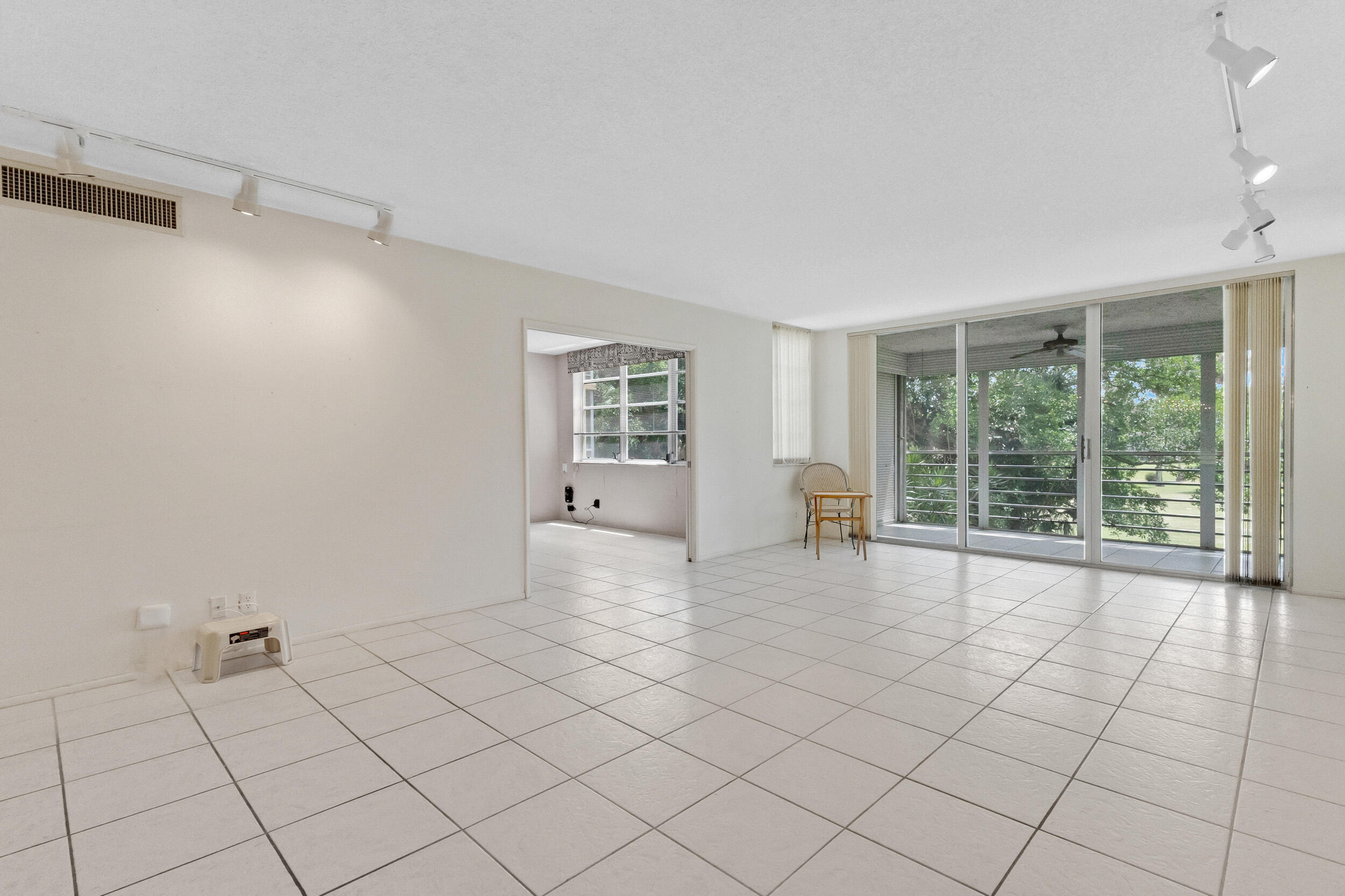 NO 123 PALM-AIRE COUNTRY CLUB - Residential