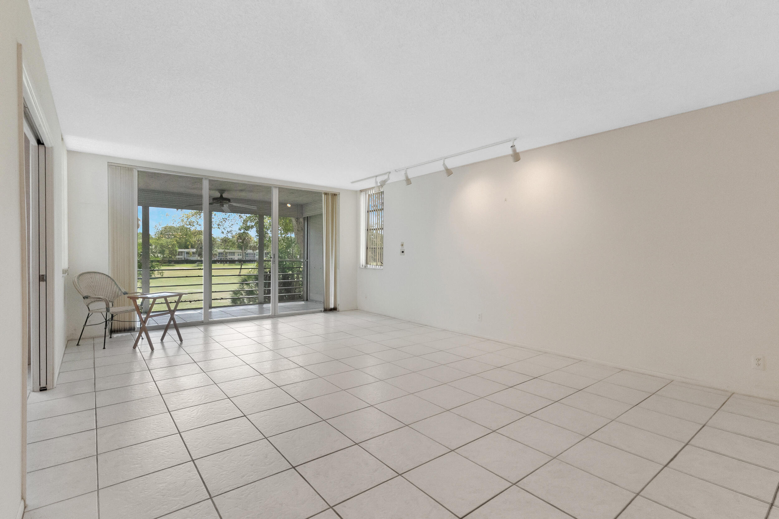 NO 123 PALM-AIRE COUNTRY CLUB - Residential