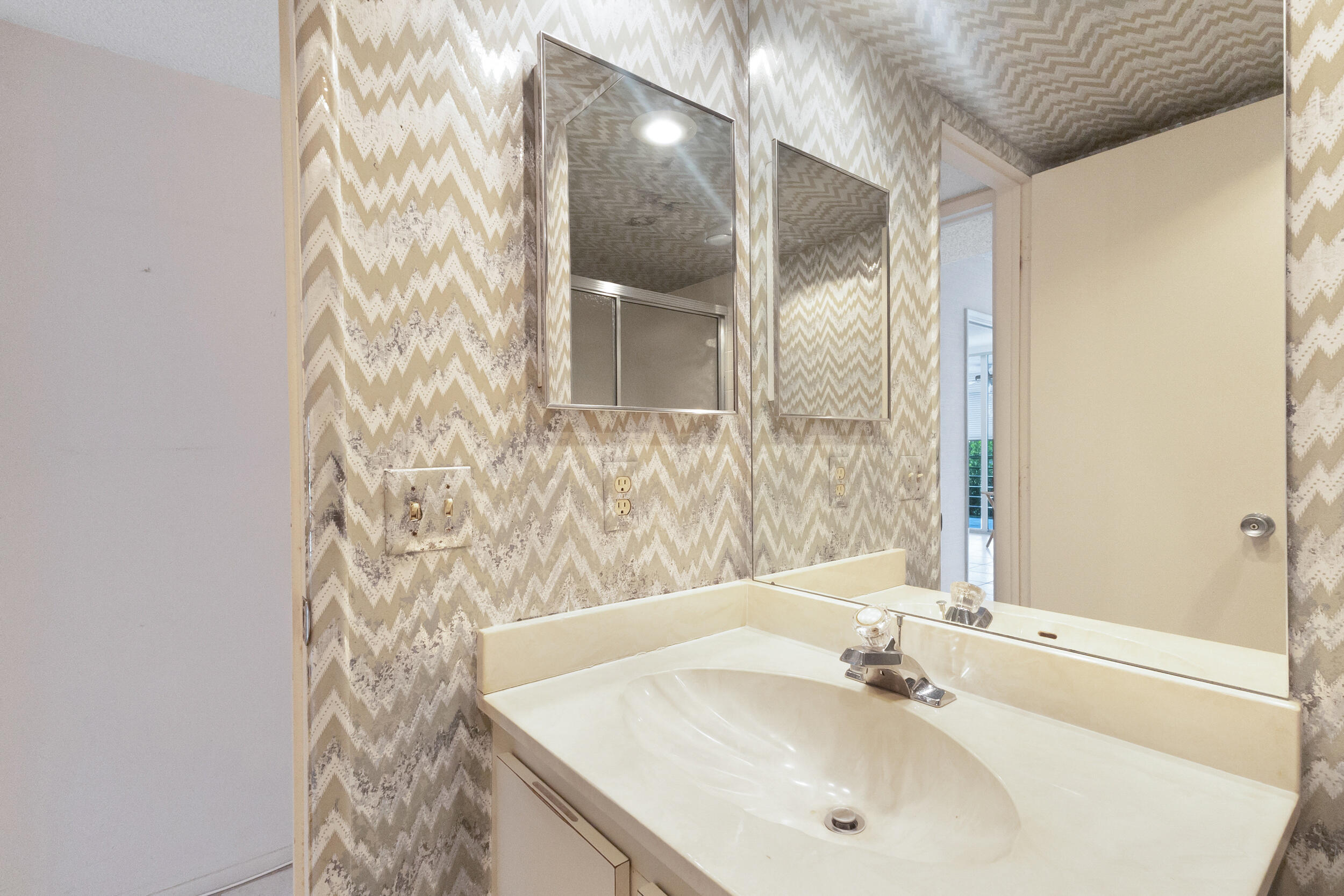 NO 123 PALM-AIRE COUNTRY CLUB - Residential