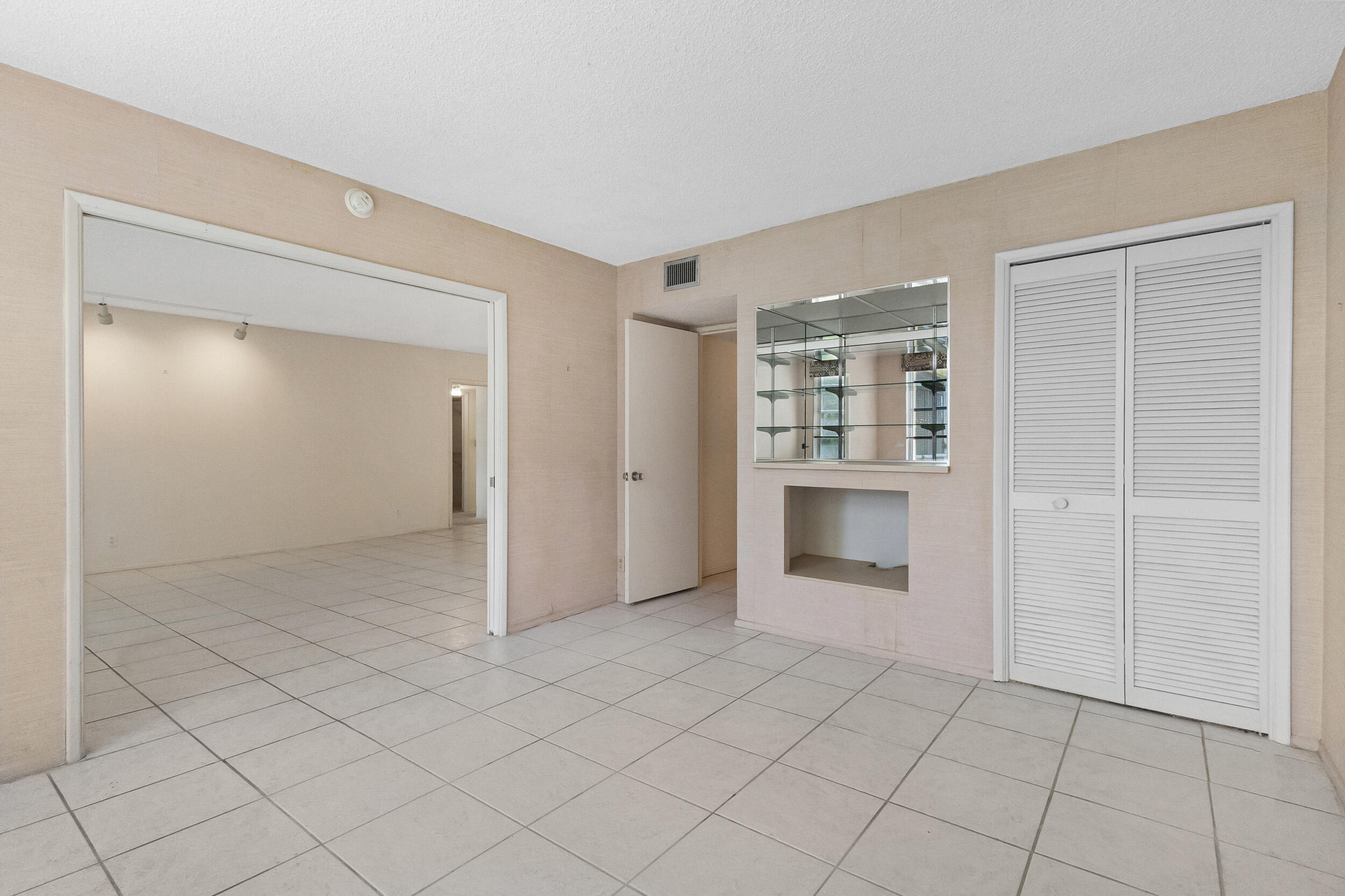 NO 123 PALM-AIRE COUNTRY CLUB - Residential