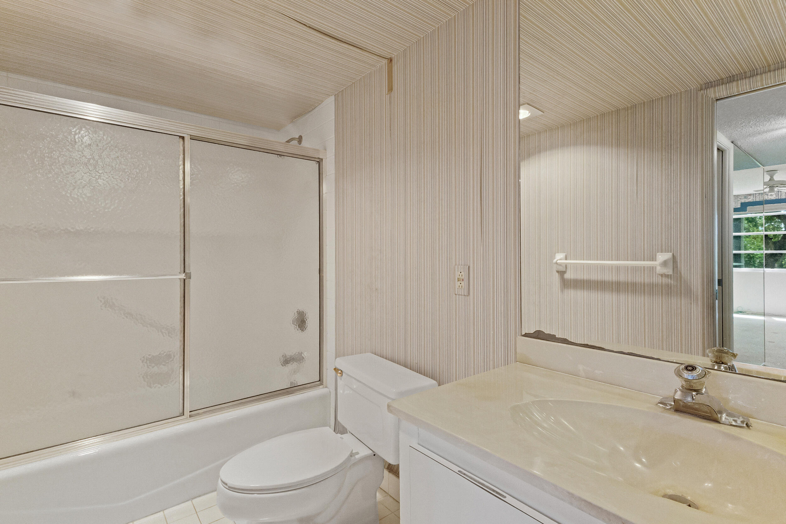 NO 123 PALM-AIRE COUNTRY CLUB - Residential