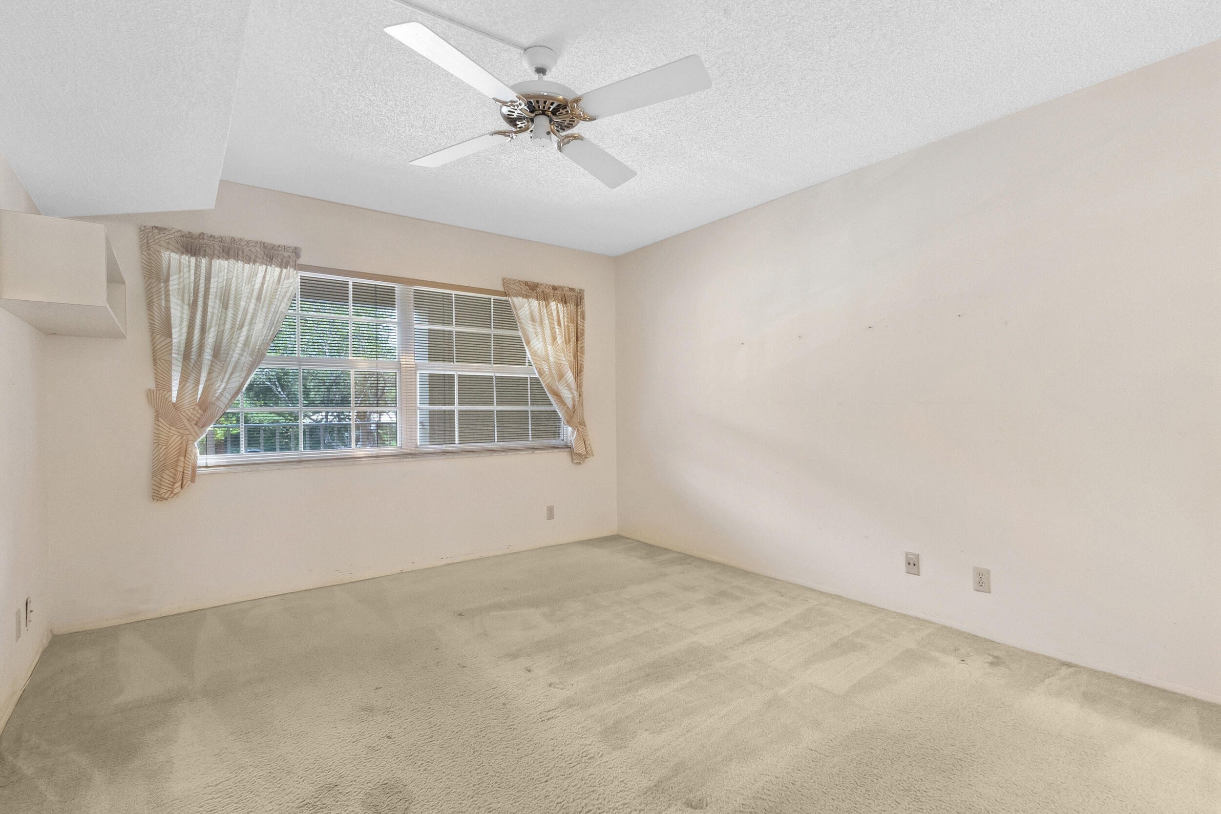 NO 123 PALM-AIRE COUNTRY CLUB - Residential
