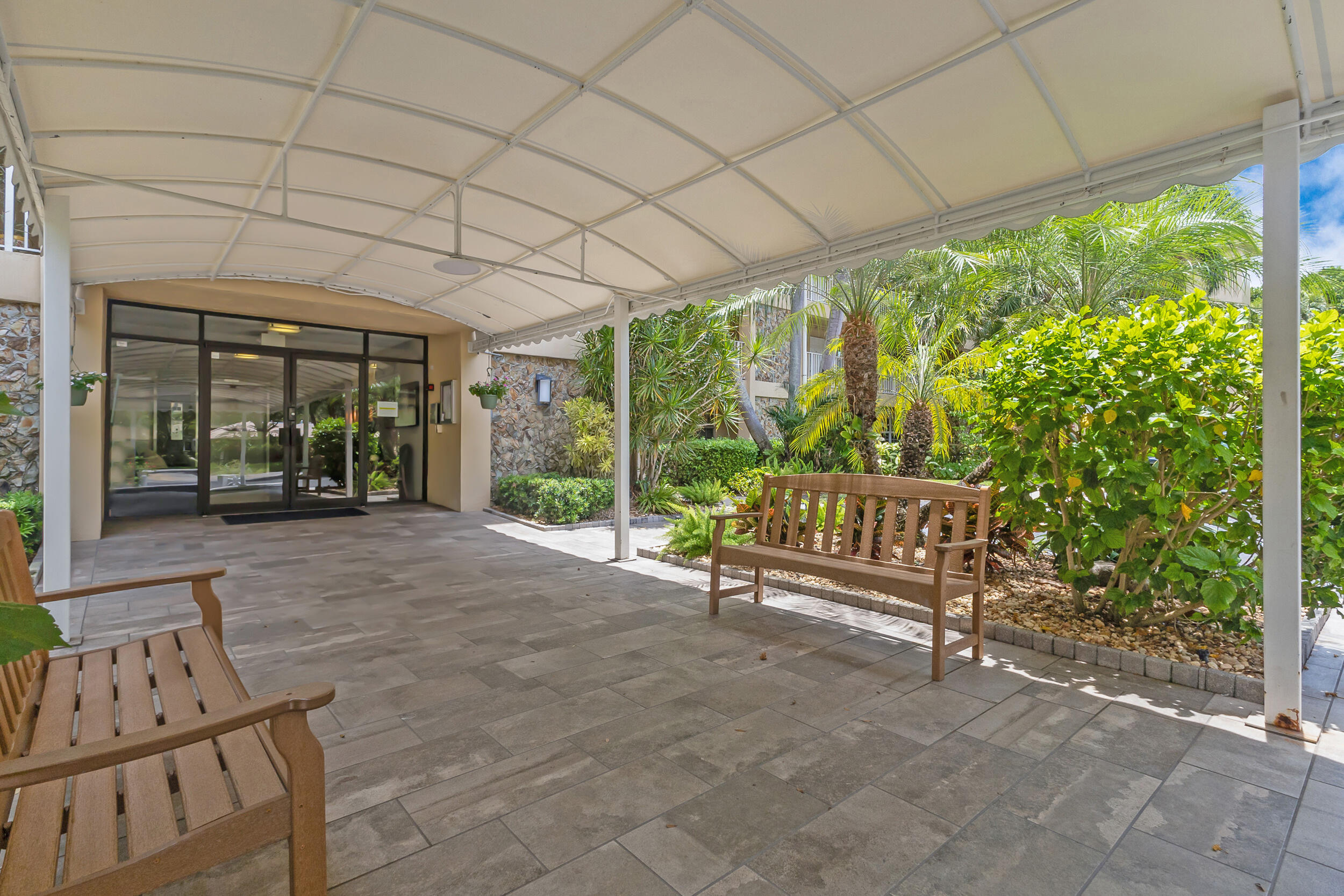 NO 123 PALM-AIRE COUNTRY CLUB - Residential