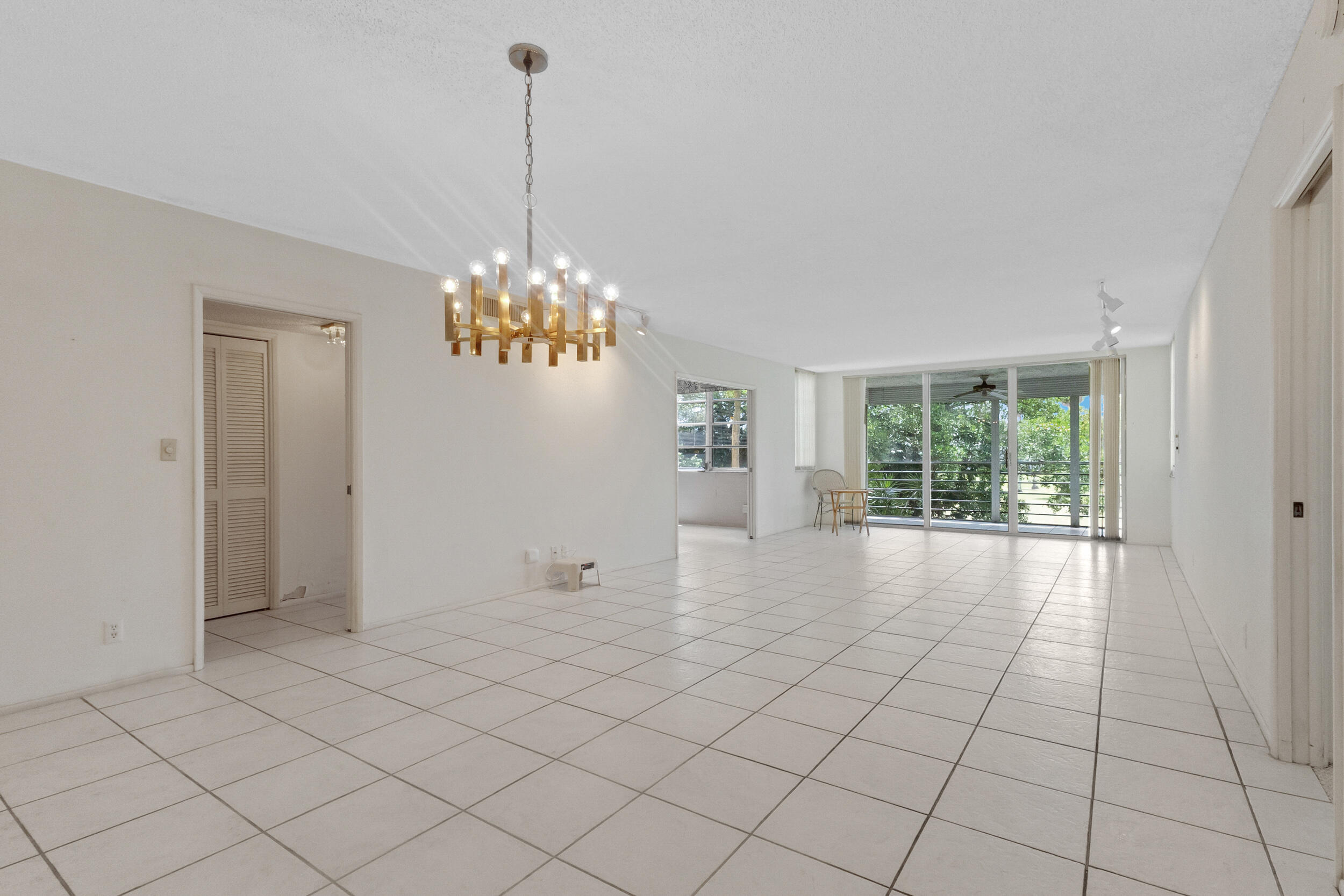 NO 123 PALM-AIRE COUNTRY CLUB - Residential
