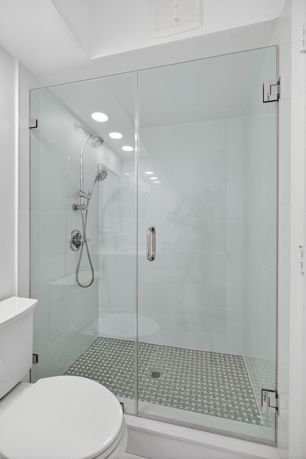 SHORE CLUB APTS B & C CON - Residential Lease