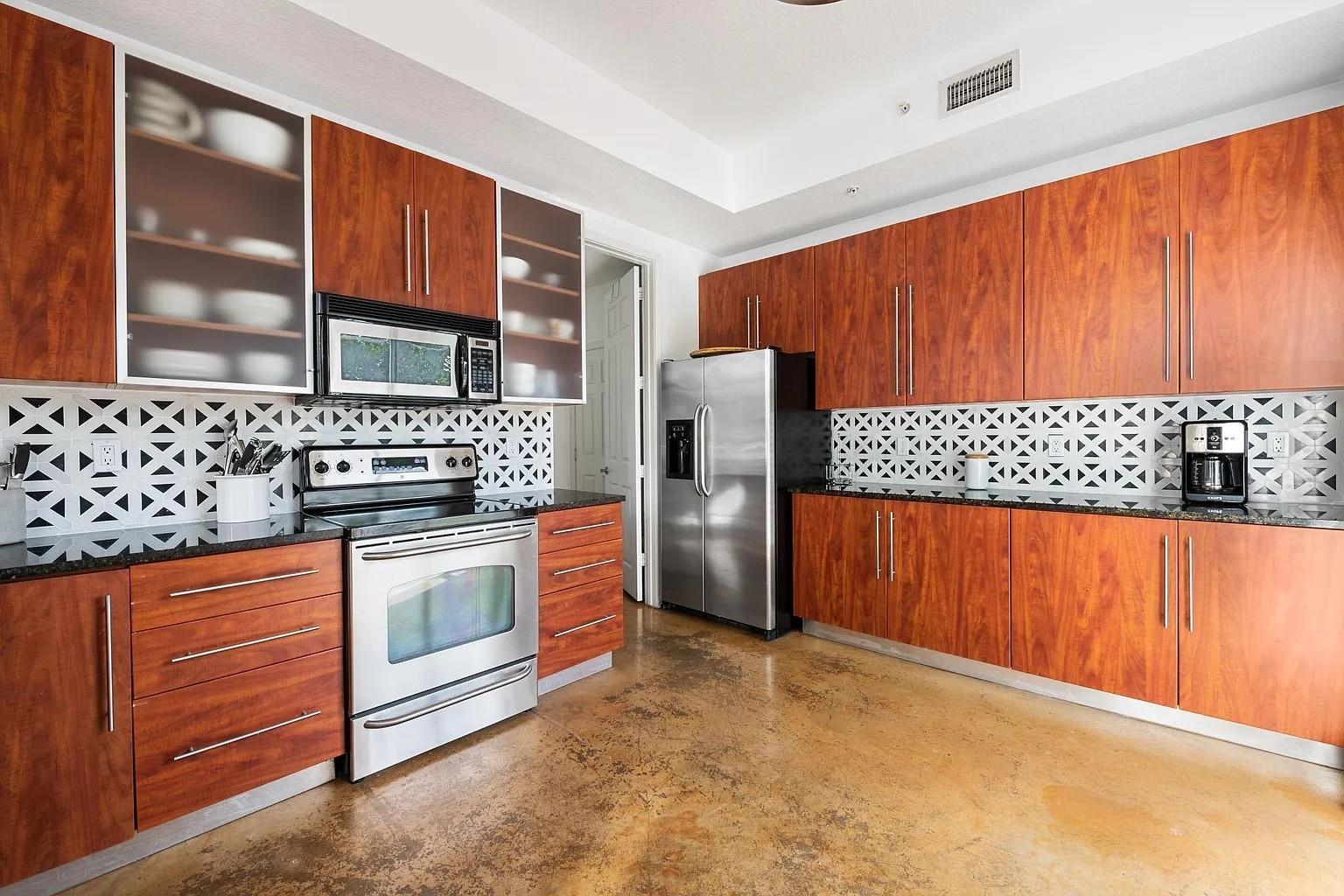 800 NE 28th St 800