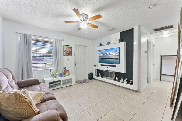 5735 KUMQUAT RD, WEST PALM BEACH, FL 33413 - Image ea2b98d5bd92839c17ae8945cc975c84/2018296807