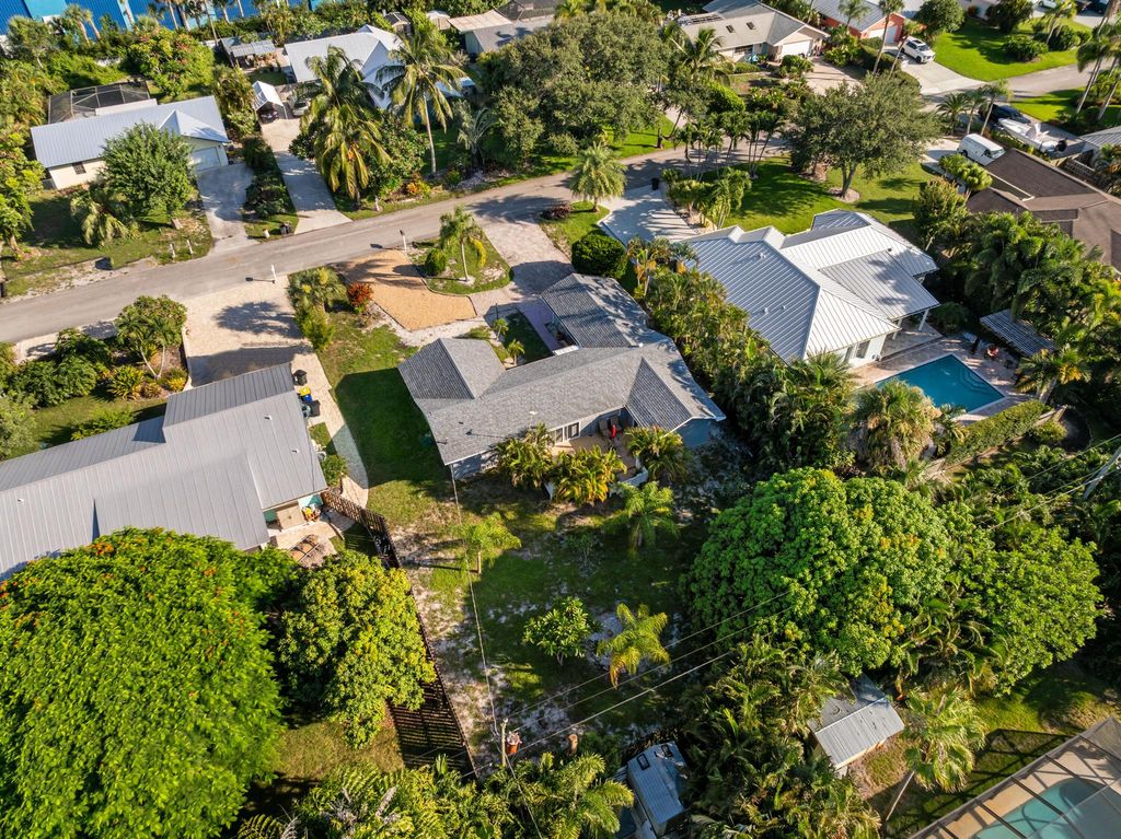 Photo of 4805 SE Manatee Terrace, Stuart, FL 34997 (MLS # R11063964)