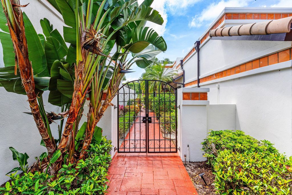 Photo of 6514 Via Rosa, Boca Raton, FL 33433 (MLS # B26025552)