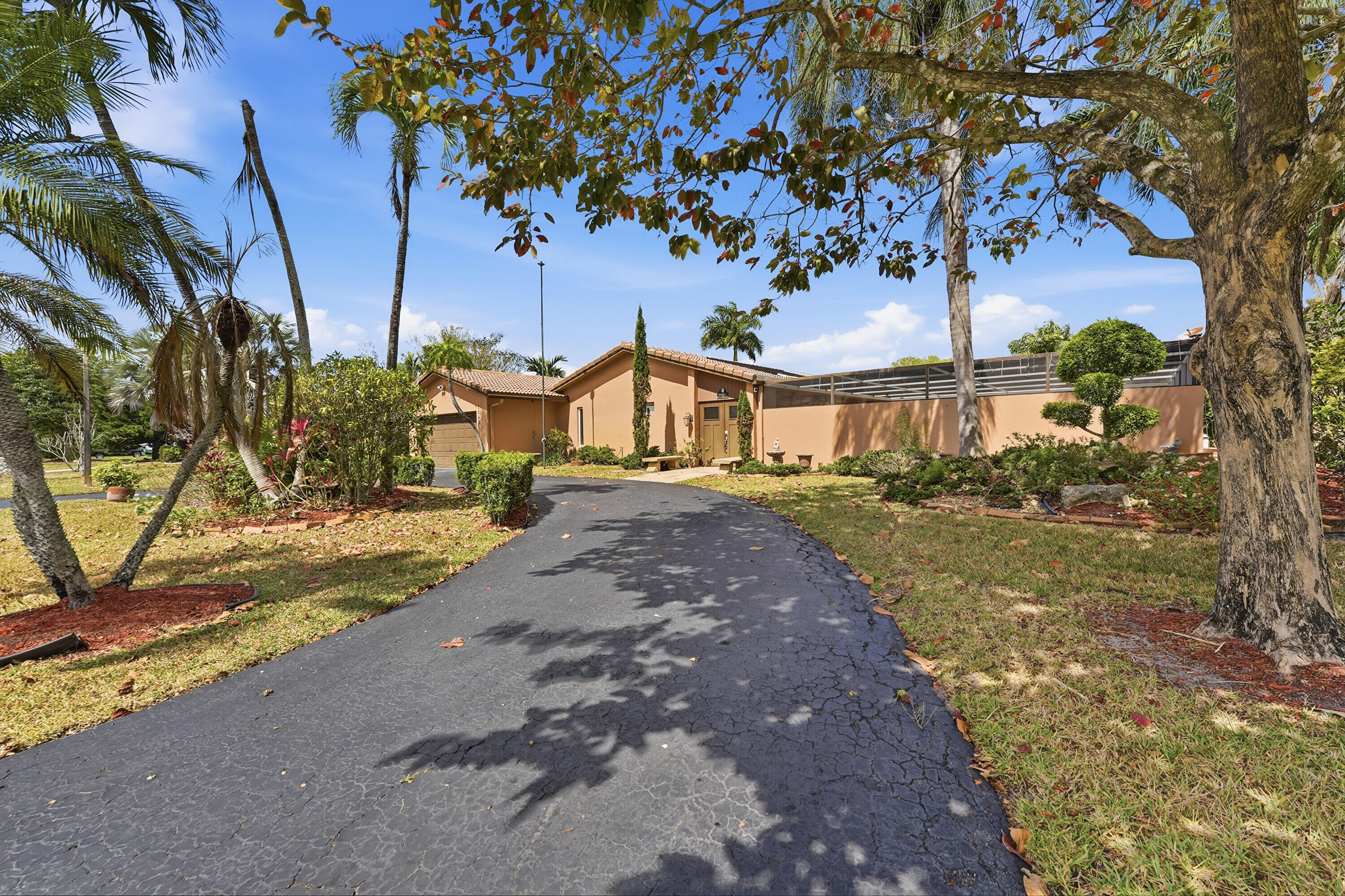 CORAL SPRINGS COUNTRY CLUB WEST - Residential
