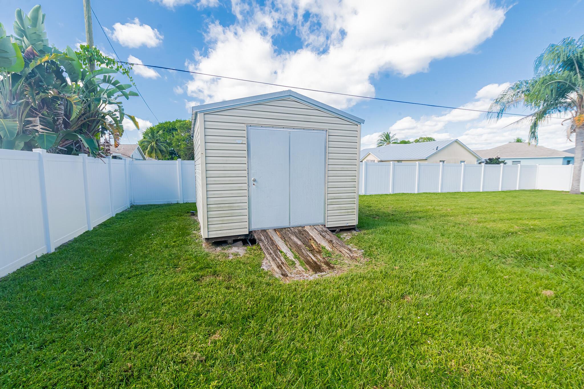 PORT ST LUCIE SECTION 5 - Residential Lease