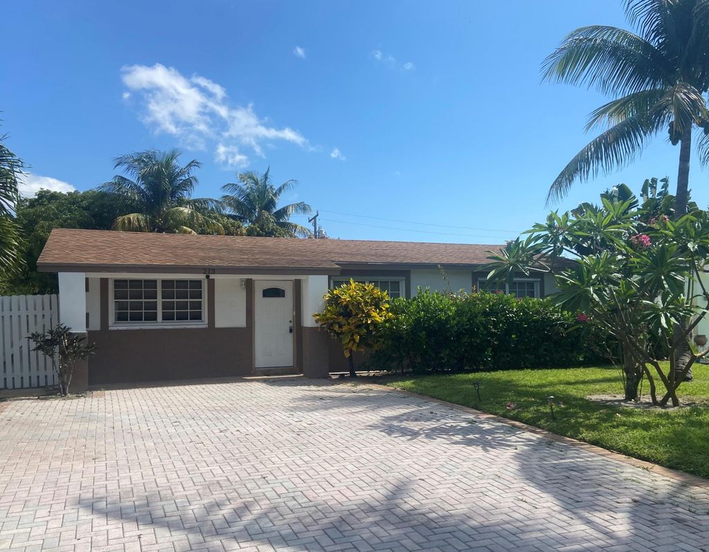 Photo of 213 SE 24th Avenue, Boynton Beach, FL 33435 (MLS # R10801398)