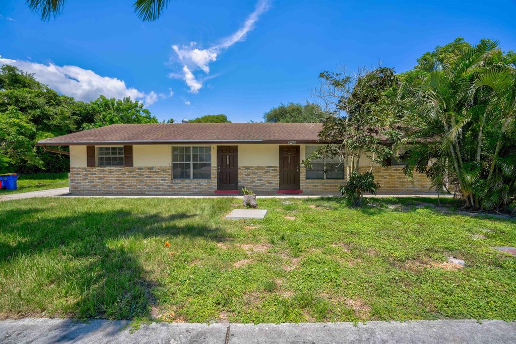 Photo of 3059 SE Amherst Street, Stuart, FL 34997 (MLS # R10734594)