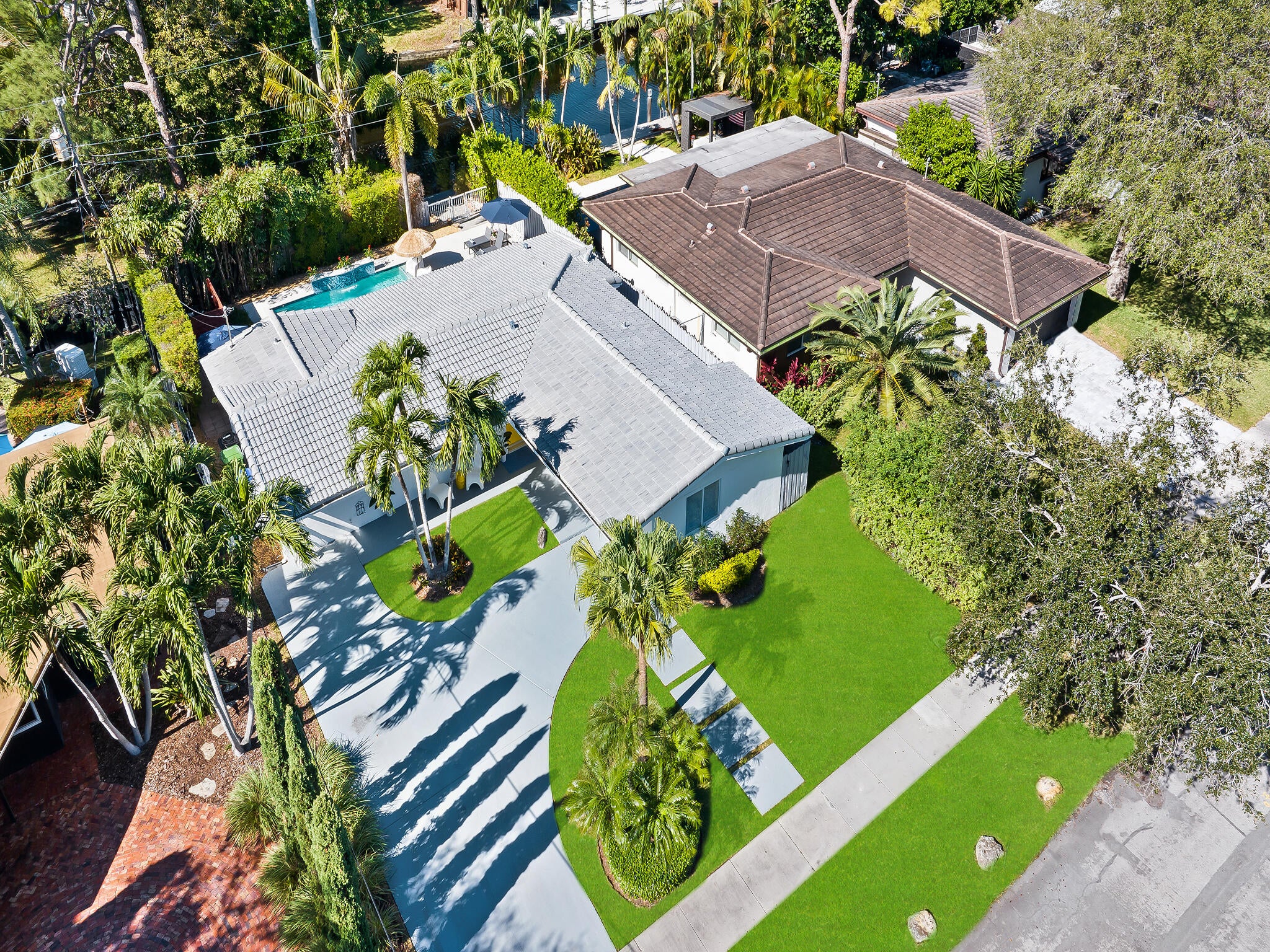 1913 N VICTORIA PARK Road