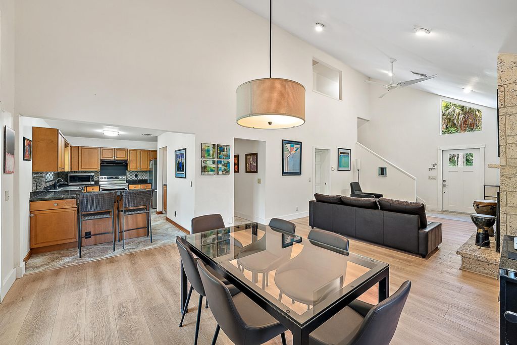 Photo of 15629 95th Avenue N, Jupiter, FL 33478 (MLS # R11103232)