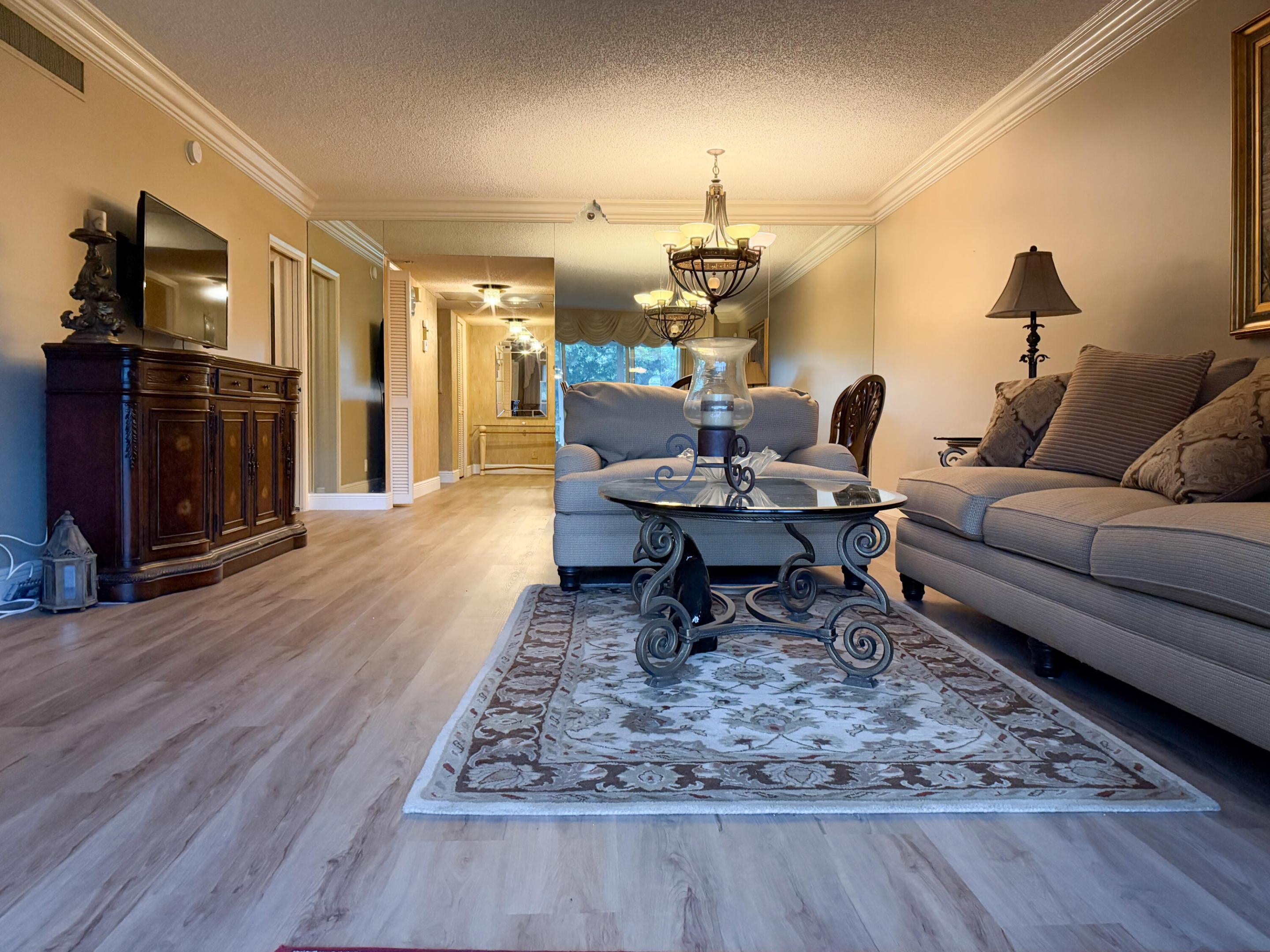 3510 OAKS Way 101