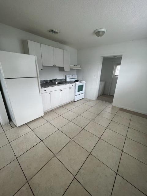 PALM BEACH FARMS CO 7 - Residential Lease